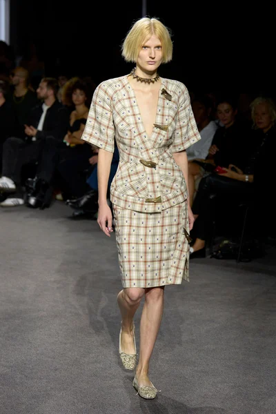 Look 19